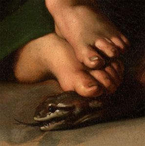 detalle de pies y serpiente en la pintura de caravaggio madonna con el niño y santa ana